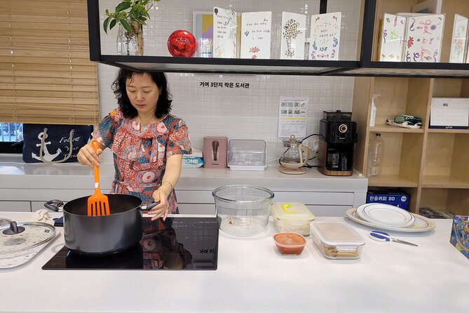 Private tour: N.Korea Cooking Class & Talk with N.Korean Defector - The personal talk with a North Korean defector
