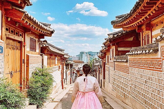 Private Tour : Royal Palace & Traditional Villages wearing Hanbok - Korean food and a pause in Insadong