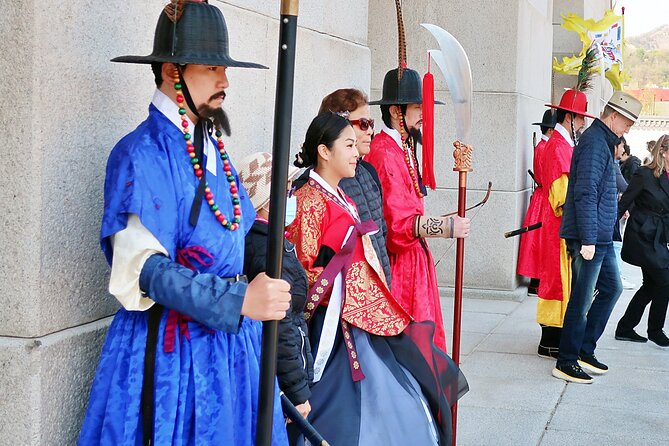Private Tour : Royal Palace & Traditional Villages wearing Hanbok - The one-hour trip to Korean Folk Village