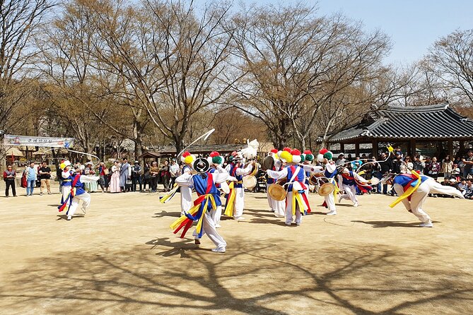 Private Tour : Royal Palace & Traditional Villages wearing Hanbok - Who will enjoy this day most