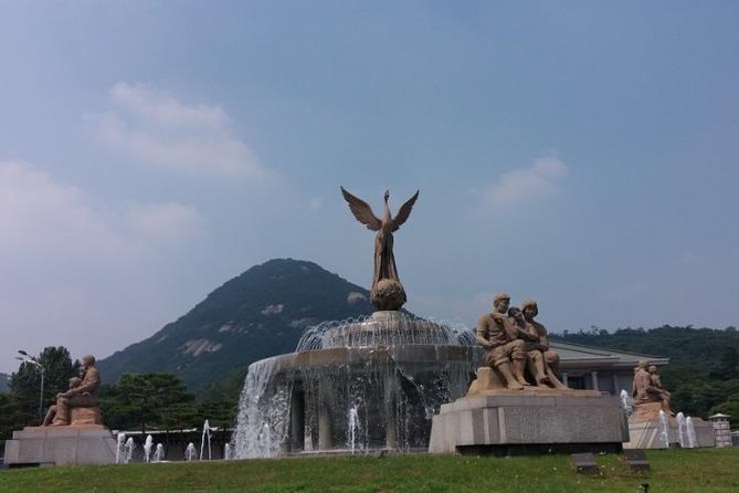(Private tour) Seoul highlights; Gangnam and beyond Tour - Starfield Library turns a Gangnam mall into a cultural stop