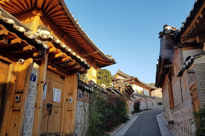 (Private tour) Seoul highlights; Gangnam and beyond Tour - Bukchon Hanok Village shows old Seoul in a living neighborhood