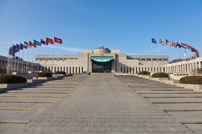 Private Tour: Talk show with N.K. Defector and Short Hiking - The essential points at a glance