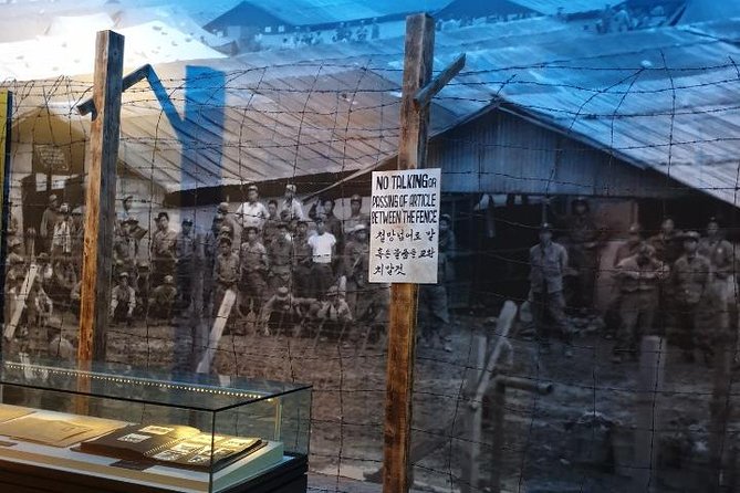 Private Tour: Talk show with N.K. Defector and Short Hiking - Three hours at the War Memorial of Korea