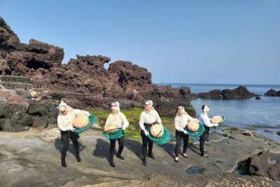 Private Tour Woman Diver Performance & stone park in Jeju Island