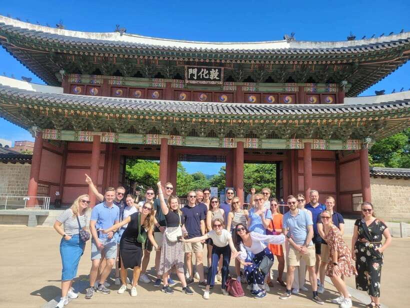 Private Van with English Speaking Guide in South Korea - Building a food-focused day