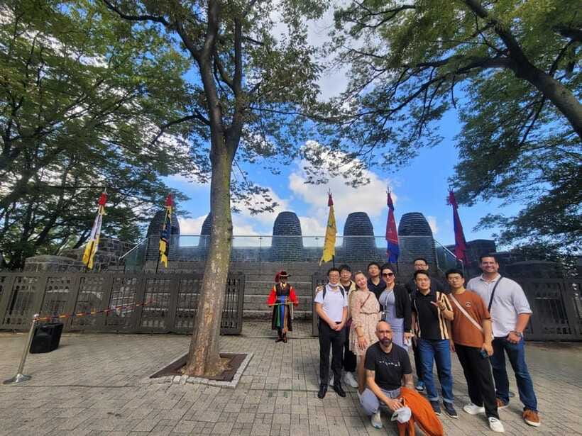 Private Van with English Speaking Guide in South Korea - The guides are a major part of the experience