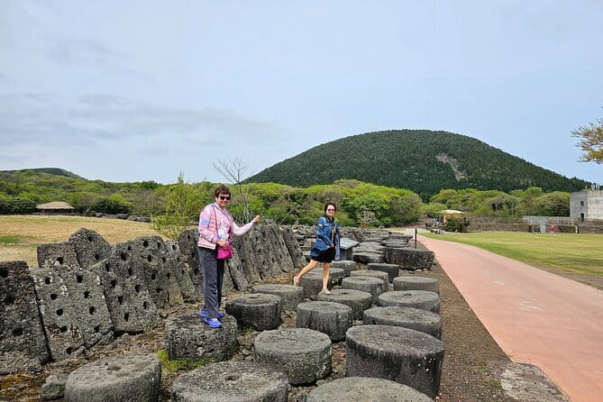 Round Trip Private Transport to Jeju Stone Park - Timing, Monday Closures, and Simple Planning Tips