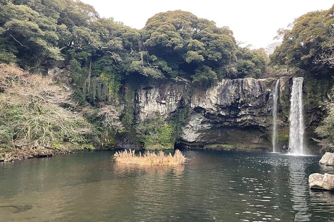 Seogwipo(The southern city of Jeju)City Walking Tours with Sunset - Saeyeongyo Bridge and Seogwipo Port