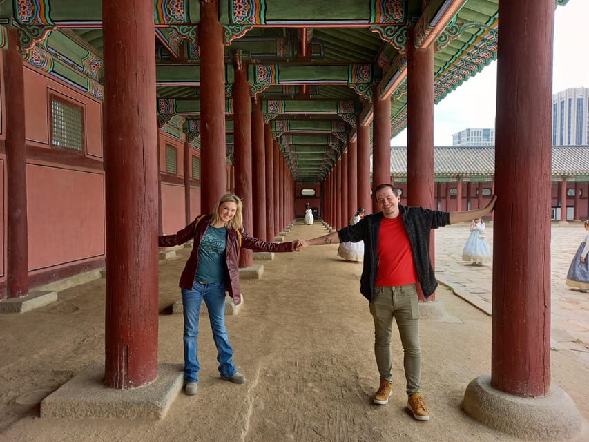Seoul: 4-Hour Guided Tour to Palace, Bukchon, Jogyesa Temple - Bukchon Hanok Village and the old-new view
