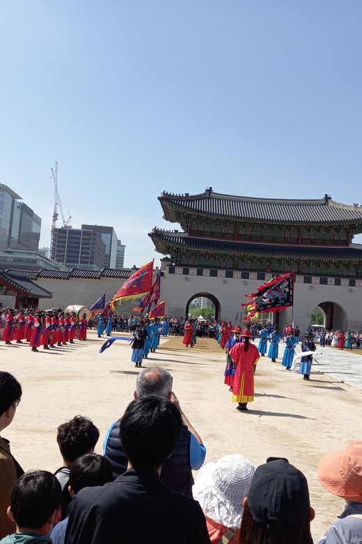 Seoul: 6-Hour Guided Tour to City Highlights, Palace & More - The National Folk Museum turns history toward daily life