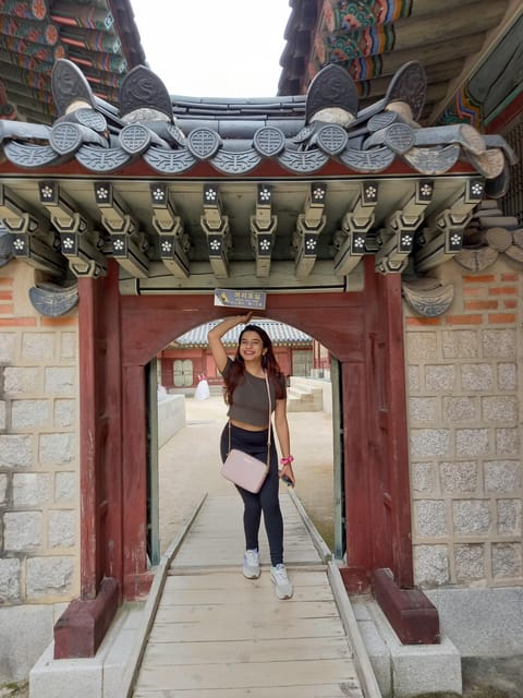 Seoul: 6-Hour Guided Tour to City Highlights, Palace & More - Gwanghwamun Square sets the stage