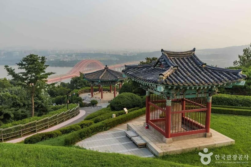 Seoul: Aegibong DMZ & Hanok Scenic/Historical One Day Tour - Lunch and the practical rhythm of the day