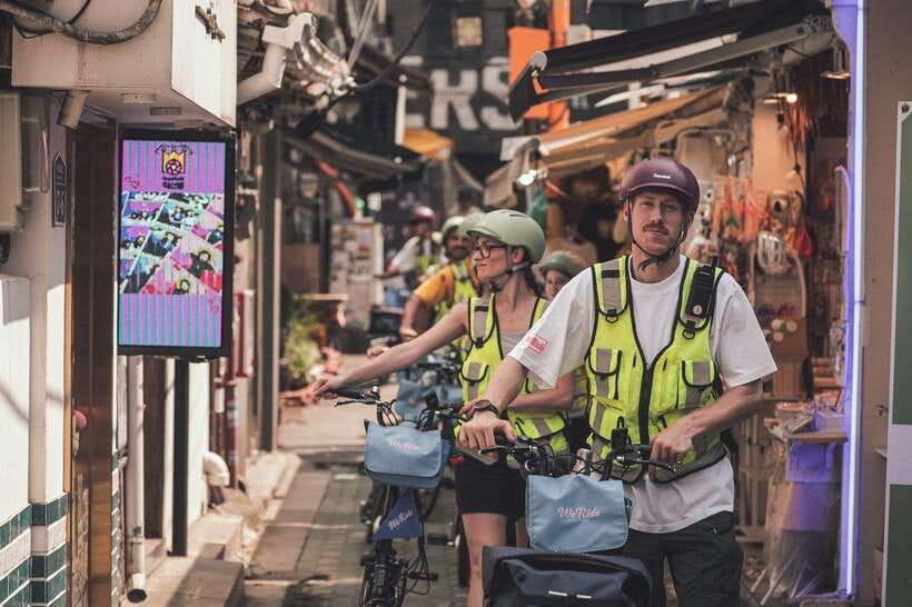 Seoul: Afternoon Ebike tour and "Happy Hour" food and drinks - Cheonggyecheon and Berlin Square