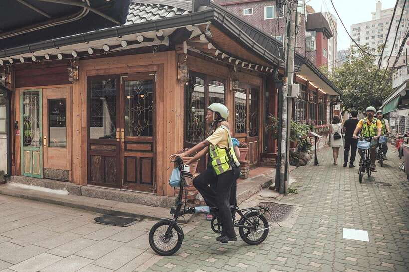 Seoul: Afternoon Ebike tour and "Happy Hour" food and drinks - Ikseondong’s small lanes and traditional sweets