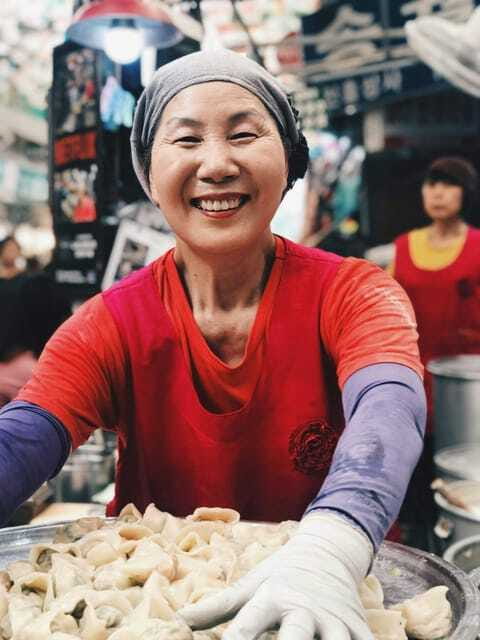 Seoul : Best of Seoul Private Walking Tour - Private format, language choices, and guide support