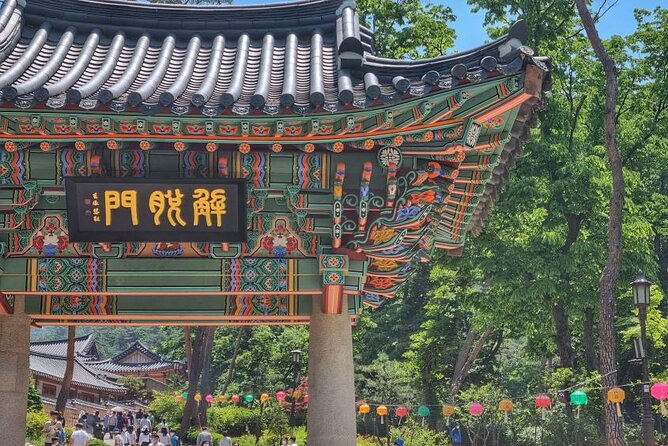 Seoul City Highlights Tour: Hanok Village, Scenic Routes - How much walking should you expect?