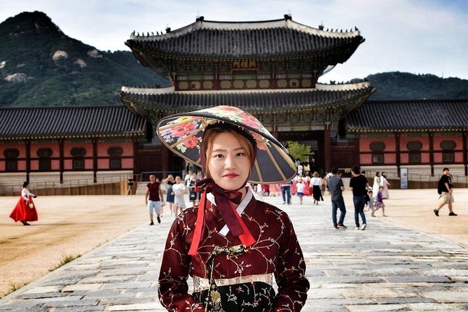 Seoul City Walking Private Tour (3hours) - One hour among the homes of Bukchon Hanok Village