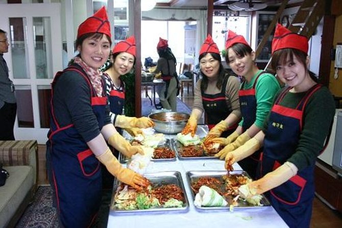 Seoul Cultural Tour - Kimchi Making, Gyeongbok palace with Hanbok - Learning Kimchi in 30 Minutes