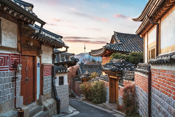 Seoul Day Tour: Gyeongbokgung Palace, Bukchon, Gwangjang Market - Walking the lanes of Bukchon Hanok Village