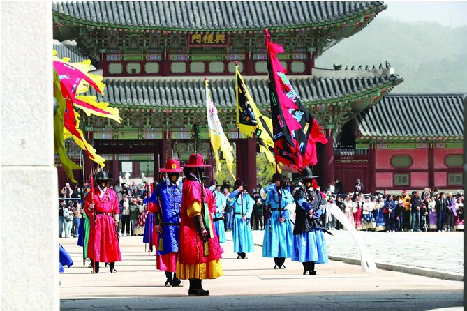 Seoul Day Tour: Gyeongbokgung Palace, Bukchon, Gwangjang Market - What the $38.45 price really covers