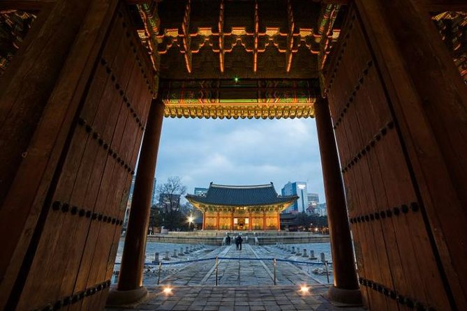 Seoul: Deoksugung Palace Night Tour - Why Deoksugung feels different from Seoul’s other palaces