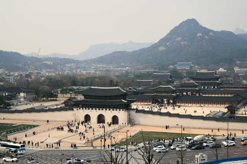 Seoul: Discovery of Old & Modern Seoul, Stories and Music - Gyeongbokgung explains the Joseon royal world