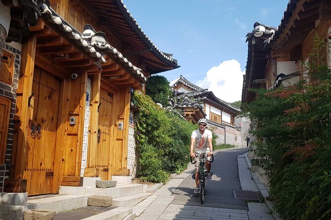 Seoul E-bike Tour - Cheonggyecheon Stream and Seoul’s old waterway