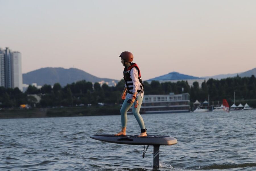 Seoul : Efoil Experience in Han River - Arriving at Club No. 25