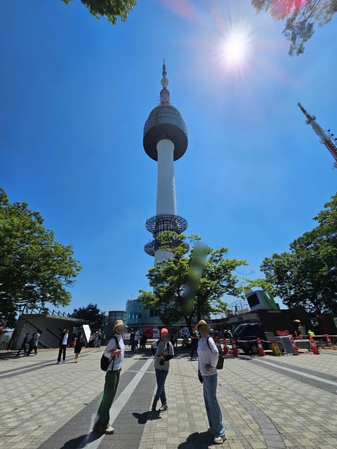 Seoul: Full-Day Guided Tour to Gyeongbokgung, Bukchon & More - National Folk Museum and the daily life behind royal walls