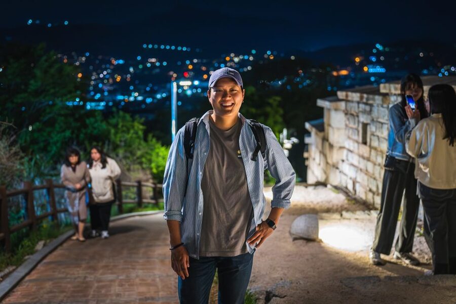Seoul: Guided City Wall Sunset Hike with Korean Dinner - The guide makes the difference