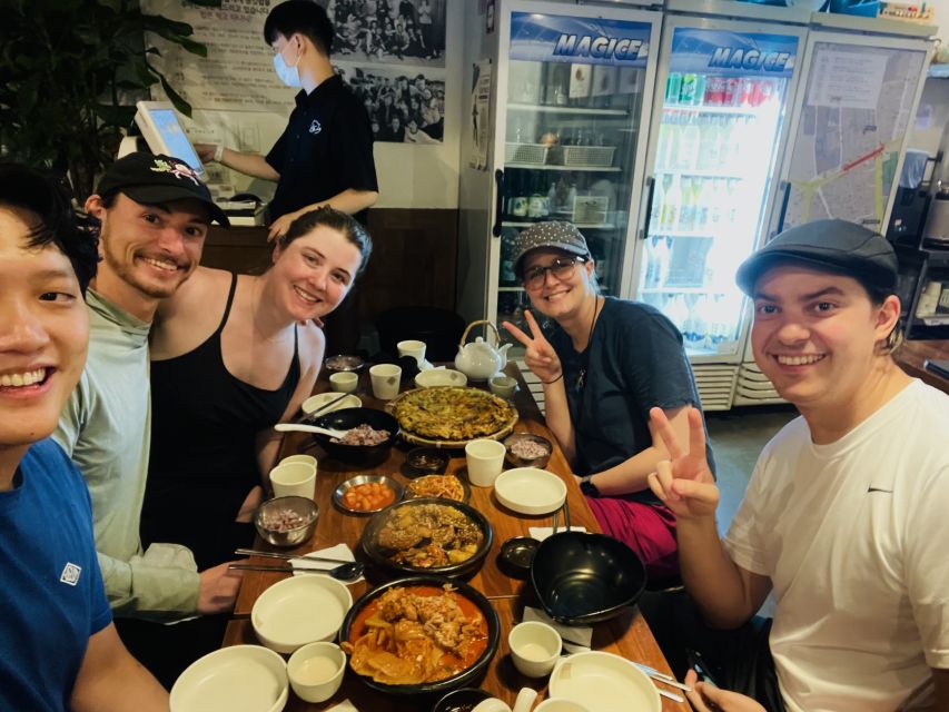Seoul: Guided City Wall Sunset Hike with Korean Dinner - Meeting at Dongdaemun and setting out for Naksan
