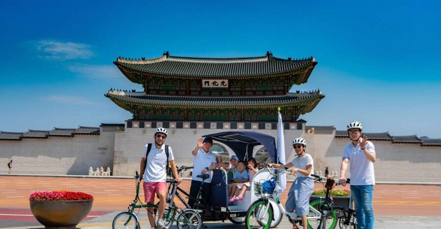 Seoul: Guided Small Group V.I.P Morning Pedicab Tour - Cheonggyecheon and Gwanghwamun set the scene