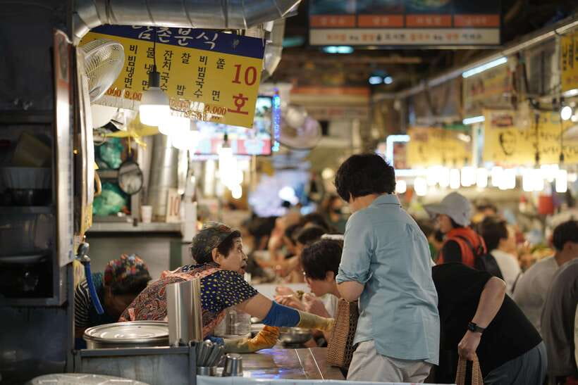 Seoul: Guided Street Food Tour at Namdaemun Market - The first hour: Korean market food in real portions