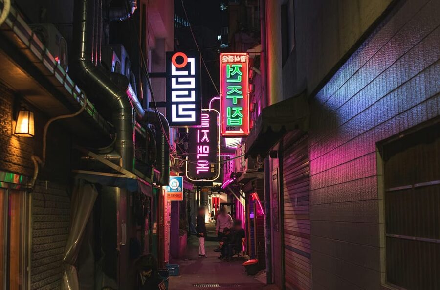 Seoul Gwangjang Market Foody Walking Tour - Euljiro’s printing shops, hardware stores, and new cafes