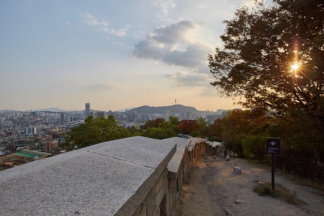 Seoul: Gyeongbok Palace, Bukchon Village, and Gwangjang Tour - The full-day route for history fans