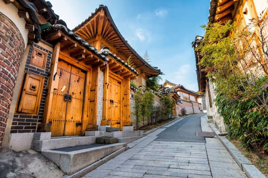 Seoul: Gyeongbokgung / Hanok Village / N Seoul Tower - Samgyetang gives the middle of the day a Korean flavor