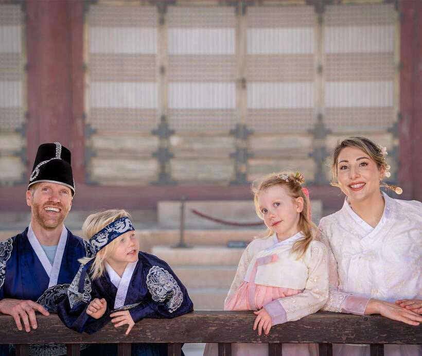 Seoul: Hanbok Rental with Gyeongbokgung Palace Entry - Four other palaces are included in the same advantage