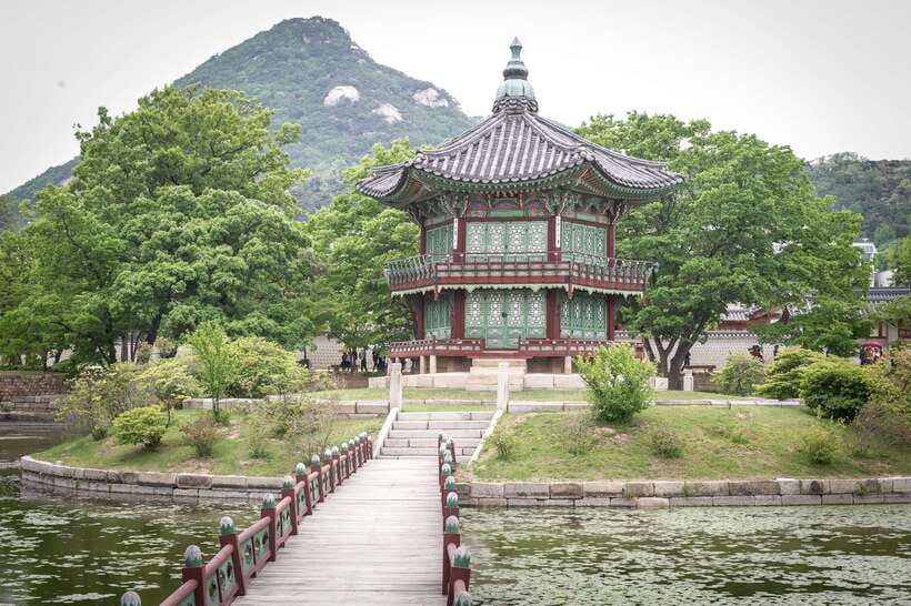 Seoul Highlights: Gyeongbok Palace, Insadong & N Seoul Tower - The Namsan cable car and city views