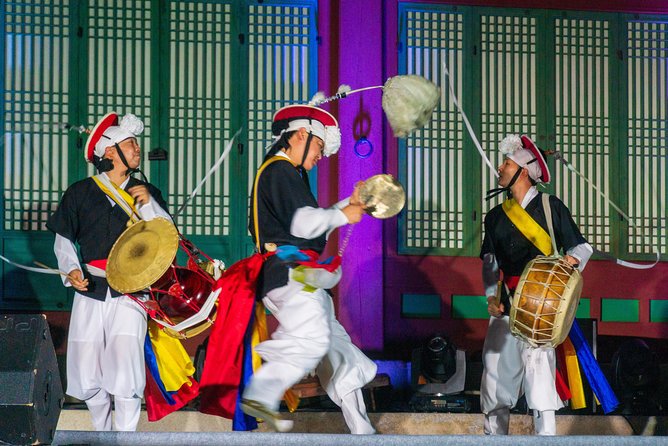 Seoul Highlights & Hidden Gems – Private Tour with Photo Service - Gwangjang Market and the practical pleasure of lunch