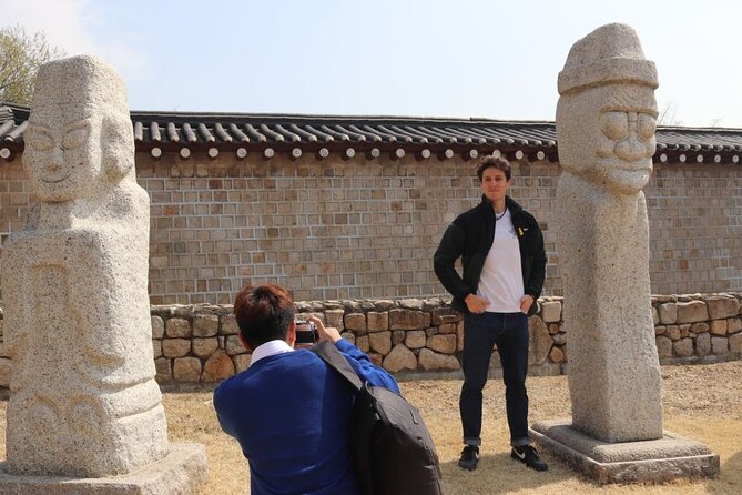 Seoul Highlights & Hidden Gems Tours by Locals: Private + Custom - Cheonggyecheon Stream, a quieter finish in the city center
