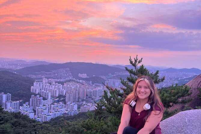 Seoul Inwangsan Sunset Hiking Tour - What the small group changes