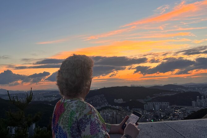 Seoul Inwangsan Sunset Hiking Tour - Price and what you receive for $37.74