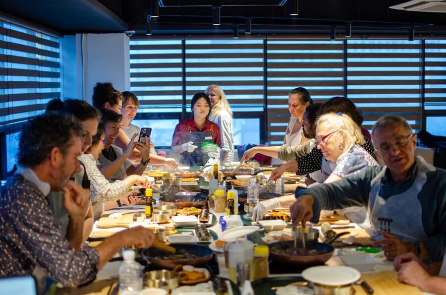 Seoul: Korean Cooking at Seoul Cooking Club! - Jeonju Bibimbap and the Logic of a Korean Meal