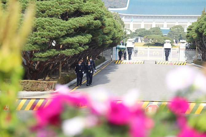 Seoul Layover Private Tour from Incheon Airport - Gyeongbokgung Palace brings Seoul’s past into view