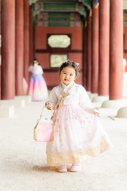 Seoul Local Photographer - Studio and makeup help are available if you want it