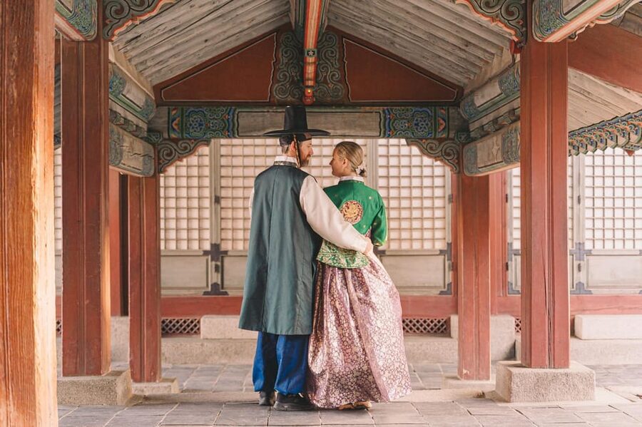 Seoul Local Photographer - Delivery, language, and access details