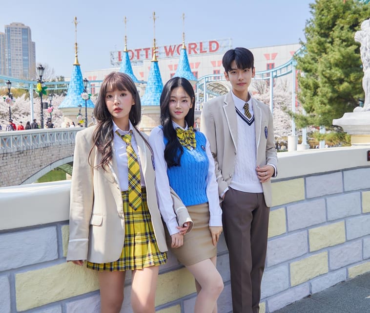 Seoul: Lotte World 1 Day Pass & Korean School Uniform Rental - Entering Lotte World with the QR ticket