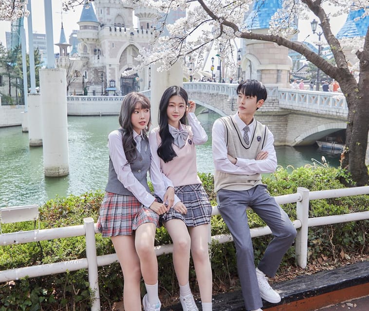 Seoul: Lotte World 1 Day Pass & Korean School Uniform Rental - Why Lotte World works in bad weather