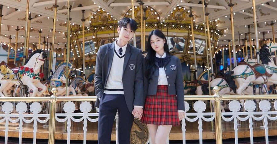 Seoul: Lotte World 1 Day Pass & Korean School Uniform Rental - A practical schedule for the full day